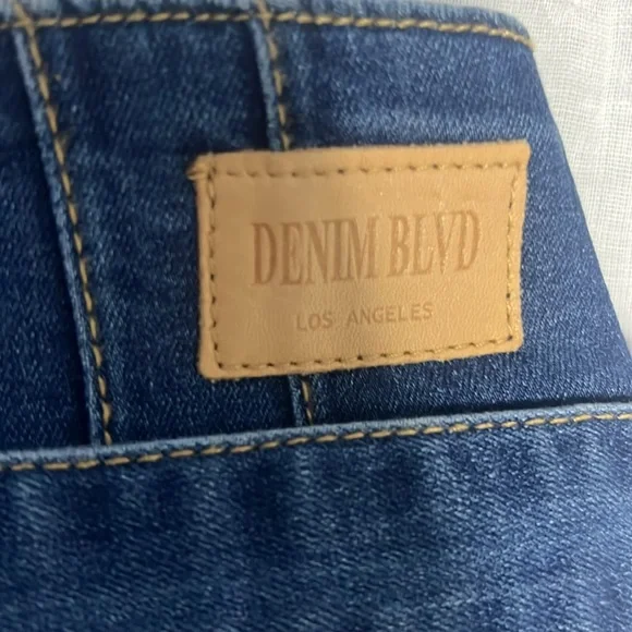 Blue High Rise Jeans for Effortless Style - Picture 6 of 7